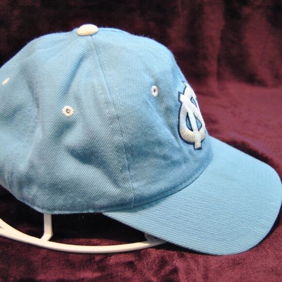 North Carolina Tar Heels  Blue & White Fitted Hat Size: 7 1/8 - Picture 5 of 10